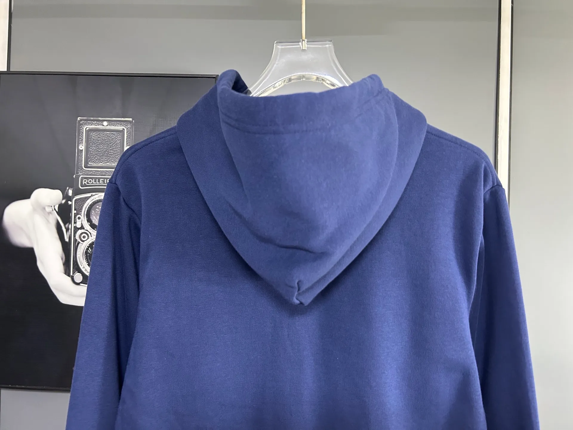 P230 𝗥𝗮𝗹𝗽𝗵 𝗟𝗮𝘂𝗿𝗲𝗻/Ralph Lauren🐎Towel embroidered hooded sweatshirt 380g Expo velvet hooded sweatshirt High-end official original one-to-one replica - customized original fabrics, accessories, hang tags, collar labels, and packaging are all made according to the original version to distinguish the cheap and wrong versions on the market This hooded sweatshirt is decorated with the simple style that represents Ralph Lauren and is paired with the classic Polo towel embroidery pattern, which is three-dimensional and full! The solid color fabric paired with exquisite embroidery instantly sets it off! Hooded sports design, loose and casual fit! The overall texture is very strong! Through the pictures, we can feel the thickness and texture of custom-woven and dyed threads. The workmanship is exquisite. They are shipped from major foreign trade factories. They are all made by masters with many years of experience. Everything is of high standards and requirements! Simple and versatile style ~ super delicate and soft, close to the body without being tied, all fabrics and accessories are original custom-made and of high quality! Perfectly reflects the brand’s sense of superiority! Standard cut, comfortable stretch, unrestricted movement! Highly practical, high-end and classy! Versatile style ~ can be paired with jeans or jogging pants. Ideal for transitioning from your morning commute to weekend events!  Color: Gray Blue Size: S-2XL